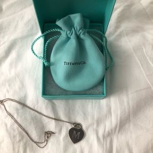 TIFFANY & CO. Alphabet heart tag letter charm - M